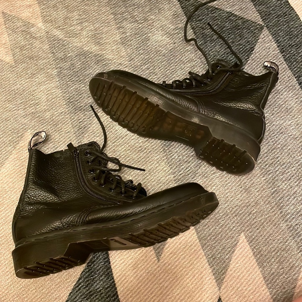 Doc dr. marten’s Black lace up combat boots